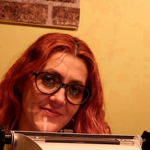 Andreea, who answers your messages and arranges appointments