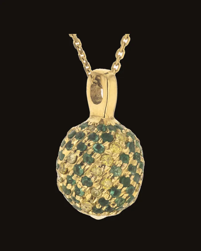 Round pendant set all over with green and yellow stones, yellow gold